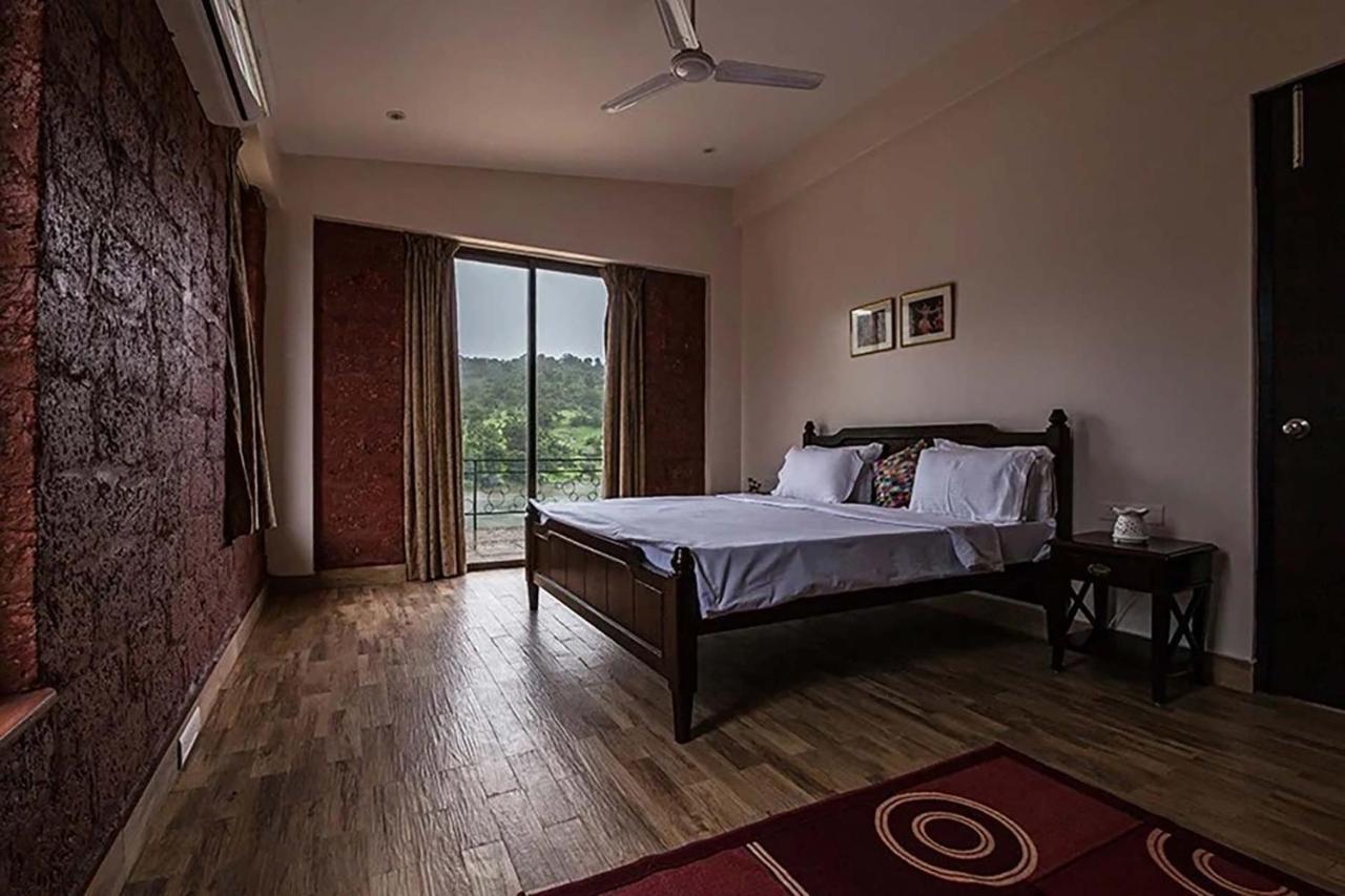 Stayvista'S Shivom Villa 5 - A Serene Escape With Views Of The Valley And Lake 罗纳瓦拉 外观 照片
