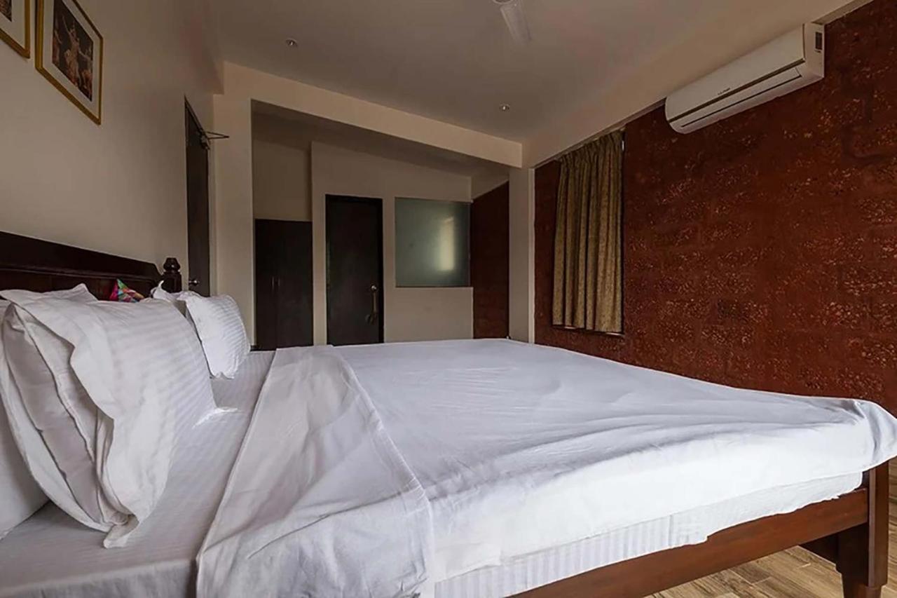 Stayvista'S Shivom Villa 5 - A Serene Escape With Views Of The Valley And Lake 罗纳瓦拉 外观 照片