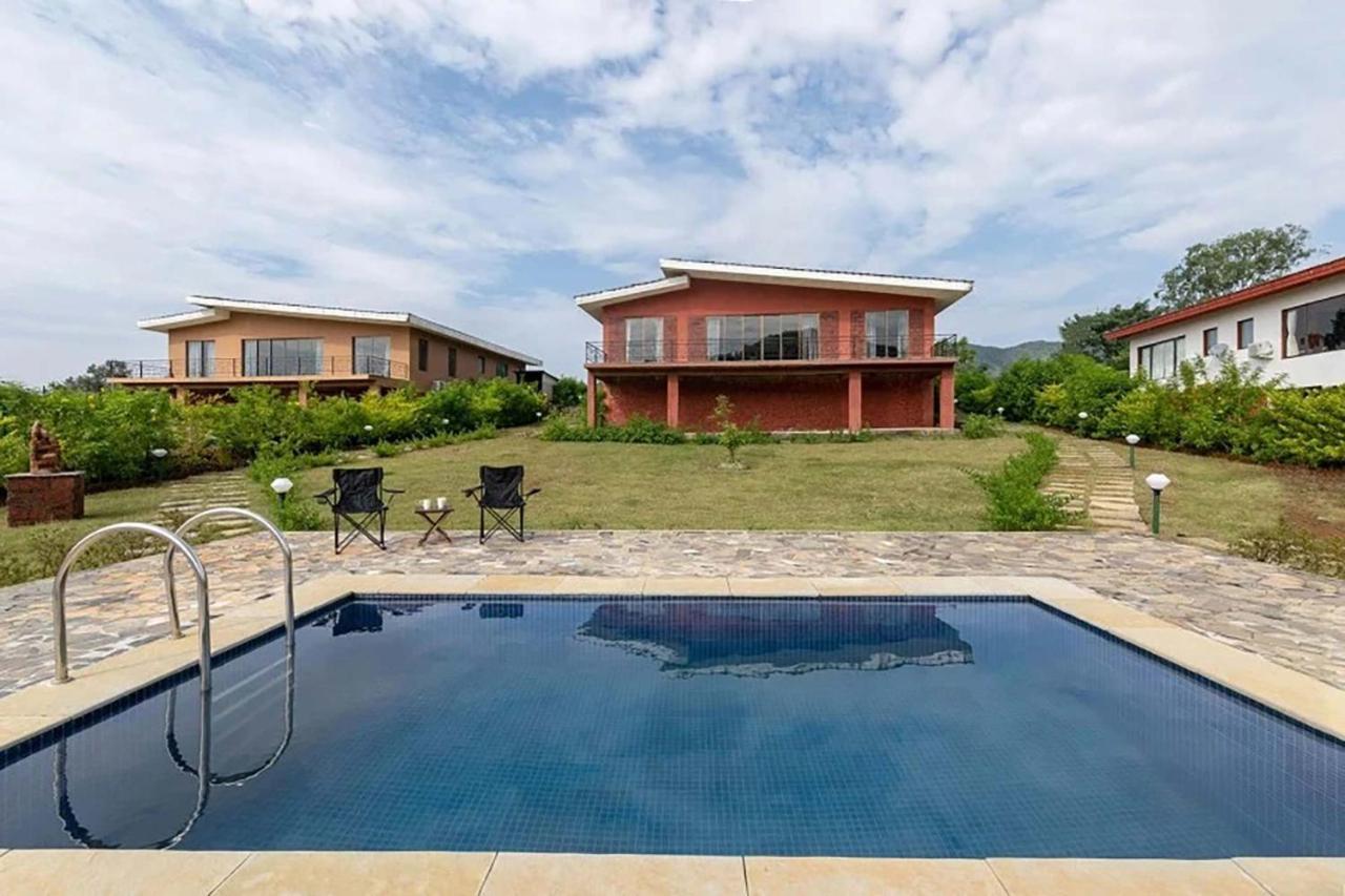 Stayvista'S Shivom Villa 5 - A Serene Escape With Views Of The Valley And Lake 罗纳瓦拉 外观 照片