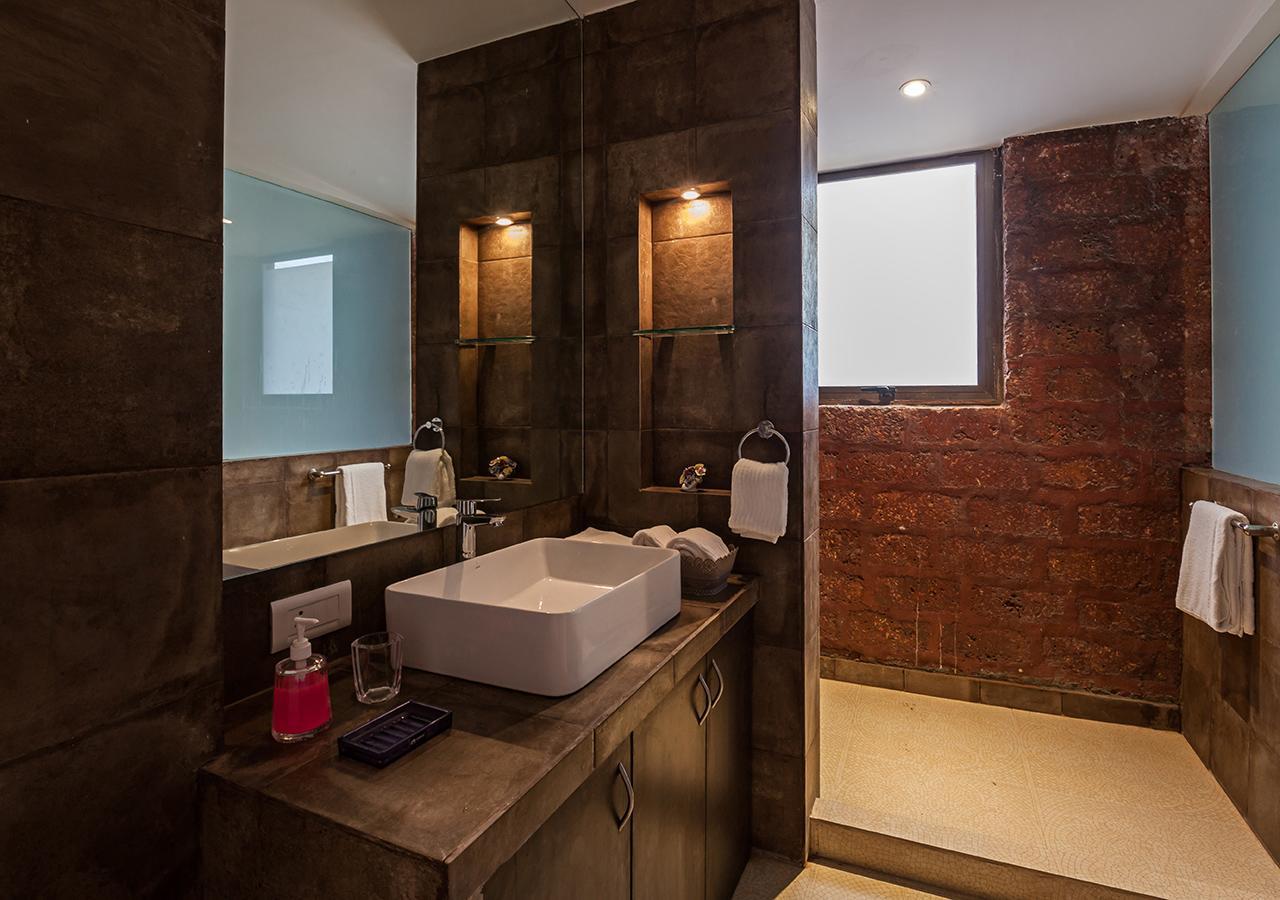 Stayvista'S Shivom Villa 5 - A Serene Escape With Views Of The Valley And Lake 罗纳瓦拉 外观 照片